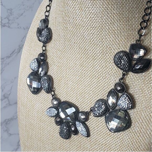 STATEMENT PIECE NECKLACE  Gunmetal & Faceted Resin Cabochons - Picture 2 of 8